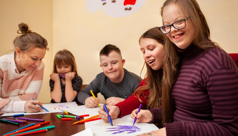 Інклюзивна освіта в Україні: хто такий асистент вчителя та якою є головна проблема цієї посади?