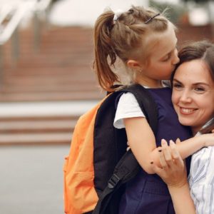Не буде відчуття безпеки: психологиня назвала головну причину, чому батьки не повинні дружити зі своїми дітьми