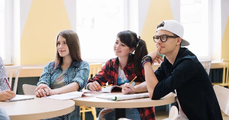 У ліцеях буде навчатись до 700 учнів, а для дітей із сіл організують кампуси: як реформують старшу школу в Україні
