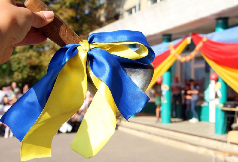 Якщо в школу доведеться повертатися вже у серпні: батьки дискутують про початок нового навчального року