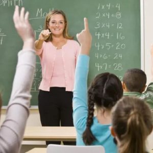 Яку зарплату отримують учителі початкових класів в Україні