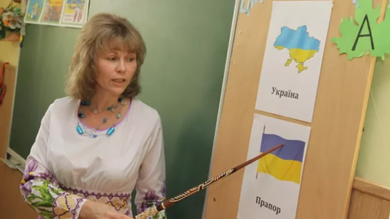 Зарплатні реалії освітян: скільки заробляє вчитель української мови