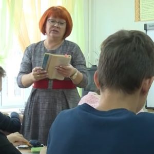 Зарплати не підвищать, але будуть доплати: вчителям обіцяють більше грошей