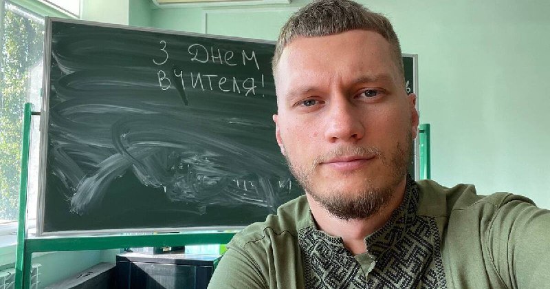 “Оцінка – це лише оцінка. Я в тобі не розчаруюсь”. Один із найпопулярніших вчителів у TikTok зворушив мережу зверненням до учнів