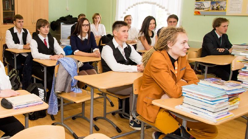 Гроші замість оцінок: школярам платитимуть “зарплату” за навчання