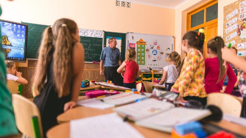 Школа в одній будівлі з 1 по 11 клас – це пережиток: у Кабміні приголомшили попередженням