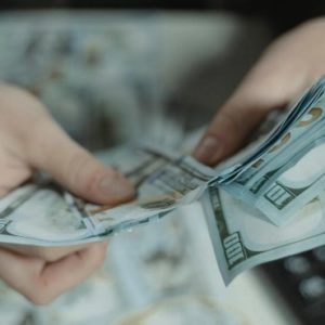 Підвищення зарплати освітянам є проблематичним, – прем’єр Шмигаль