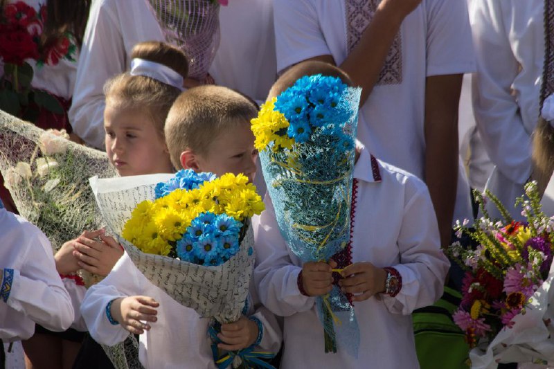 Коли у школах пролунає останній дзвоник у 2025 році: дати по регіонах
