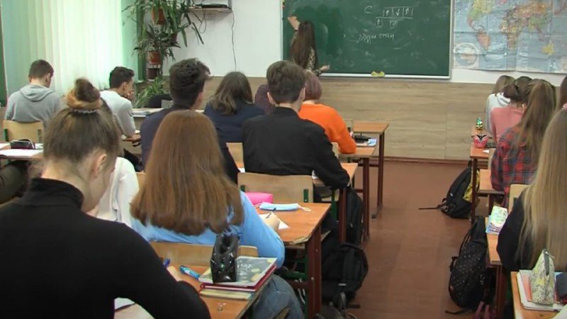 У школах все зміниться: 10-12 класи приберуть, дітей поділять – хто у ВНЗ, а хто у коледж